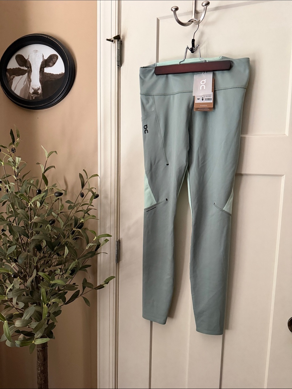 On Running Women’s Two-Tone Sage Green Leggings